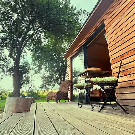Lüks kamp alanı Tiny House - Schoulenka Pod Mirabelkami *