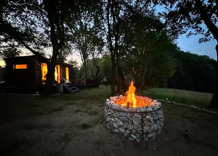 Lüks kamp alanı Tiny House - Schoulenka Pod Mirabelkami *