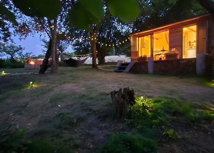 Lüks kamp alanı Tiny House - Schoulenka Pod Mirabelkami *