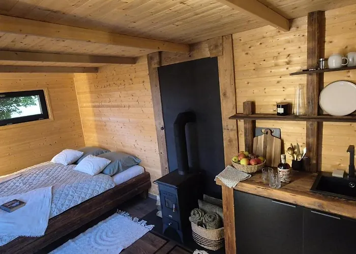 Lüks kamp alanı Tiny House - Schoulenka Pod Mirabelkami *