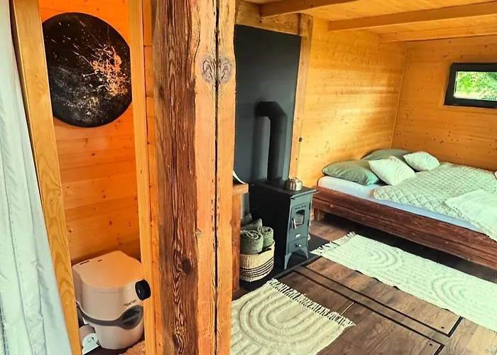 Lüks kamp alanı Tiny House - Schoulenka Pod Mirabelkami