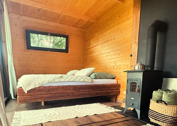Tiny House - Schoulenka Pod Mirabelkami Lüks kamp alanı *